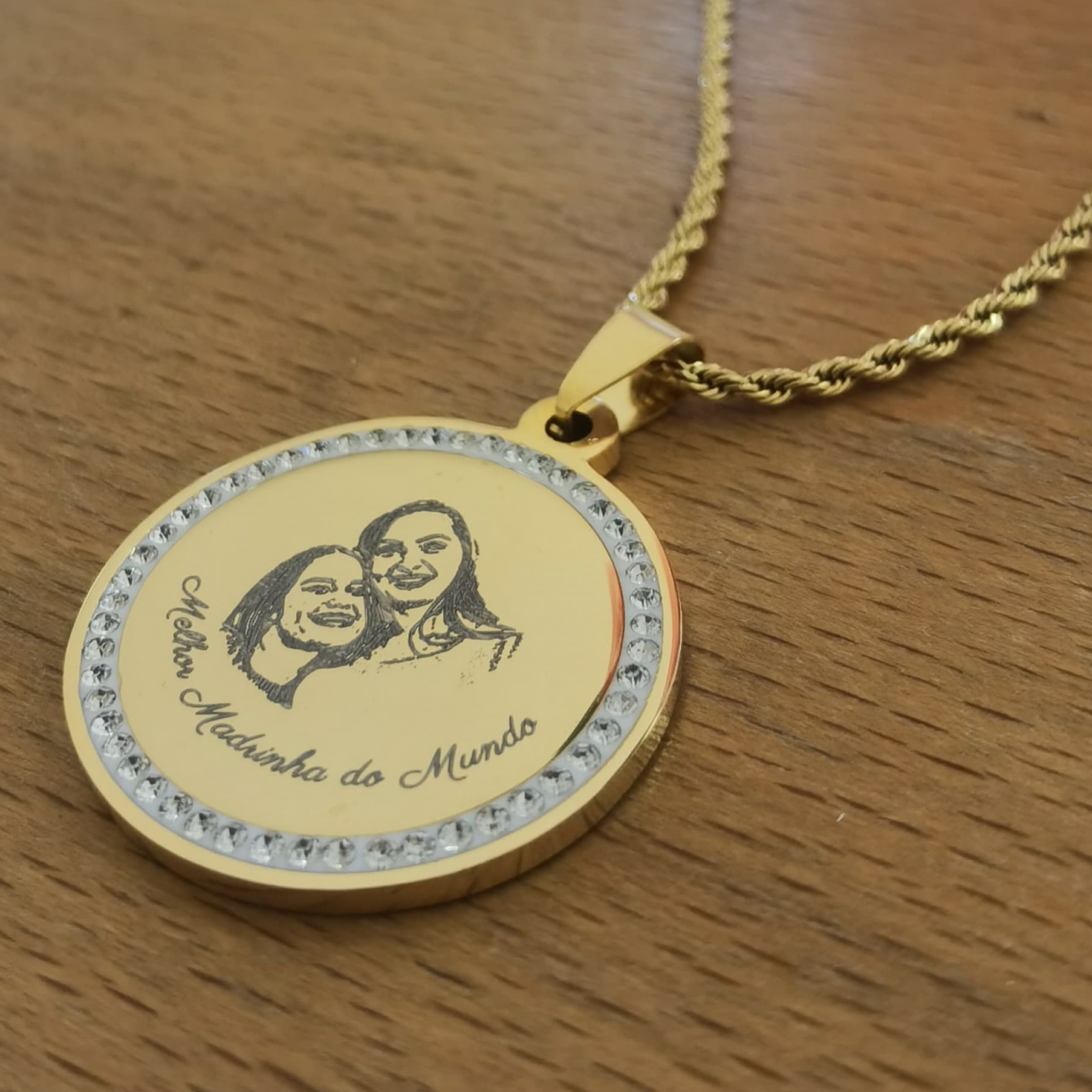 Colar Personalizado com Pendente Circular – Brilho e Emoção num Só Presente ✨💖